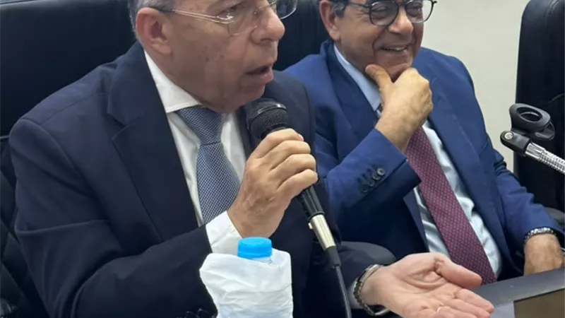 رئيس اتحاد المهن الطبية يطالب بوقف التوسع في كليات الطب