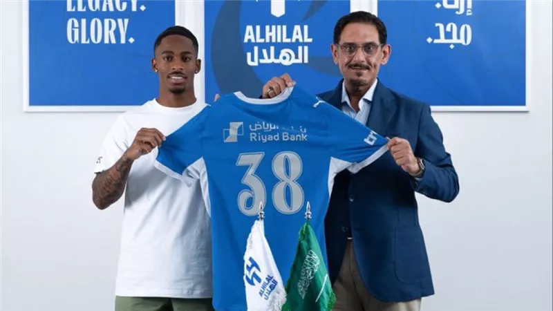 رسميًا.. الهلال السعودي يعلن التعاقد مع الهولندي كريسينسيو سامرفيل