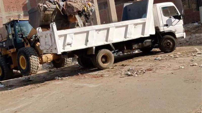 حي السويس يواصل حملات إزالة الإشغالات والتعديات لإعادة الانضباط إلى الشوارع