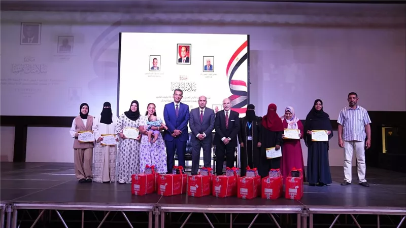 وزير العمل ومحافظ البحر الأحمر يفتتحان ملتقى السلامة والصحة بالغردقة