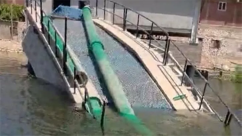 أول رد من شركة مياه الشرب والصرف الصحى عن انهيار كوبري الفقاعي ببني سويف