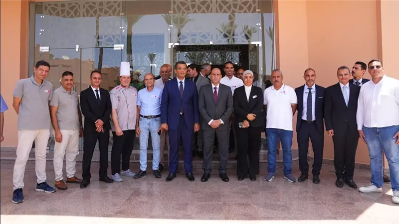 وزير العمل ومحافظ البحر الأحمر يفتتحان ملتقى توظيف يوفر 1198 فرصة للشباب