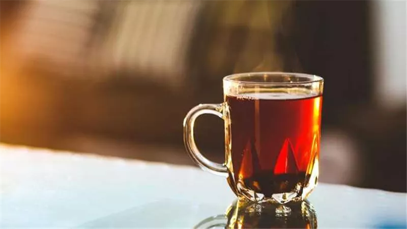الشاي والصداع.. أنواع قد تخفف الألم وأخرى قد تزيد الأعراض