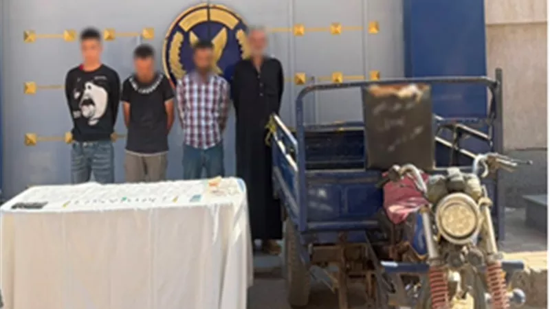 حشيش وآيس وتروسيكل بدون لوحات.. تفاصيل سقوط 3 تجار مخدرات ببني سويف