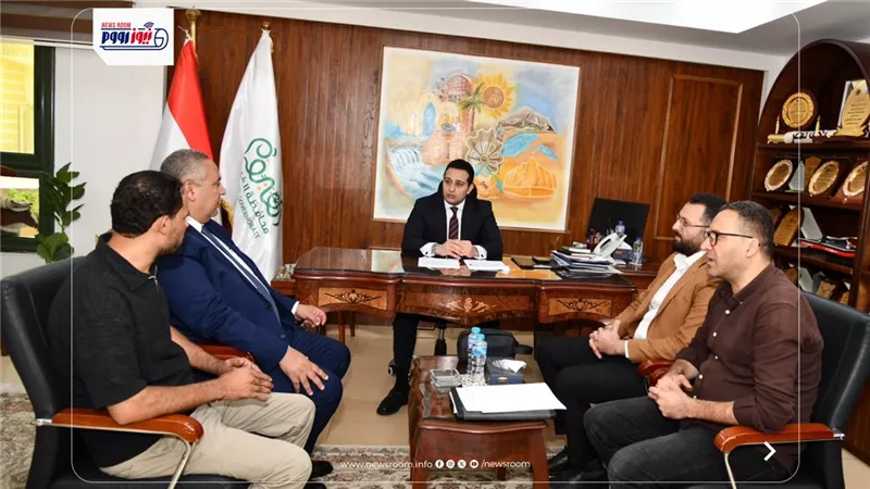 التونى: يتابع أعمال توصيل المرافق لمجمع الصناعات الصغيرة بهوارة المقطع 