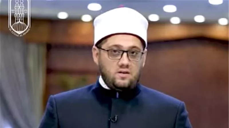 ردًا على مزاعم تأخر تدوين السنة.. عالم أزهري: كتابتها بدأت في عهد النبي ﷺ