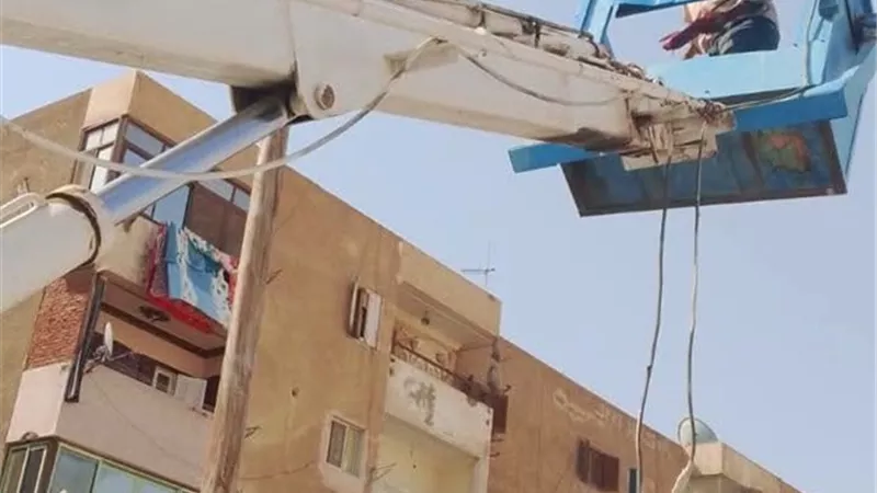 حي الأربعين يواصل رفع كفاءة شبكة الإنارة ويستجيب لبلاغات المواطنين
