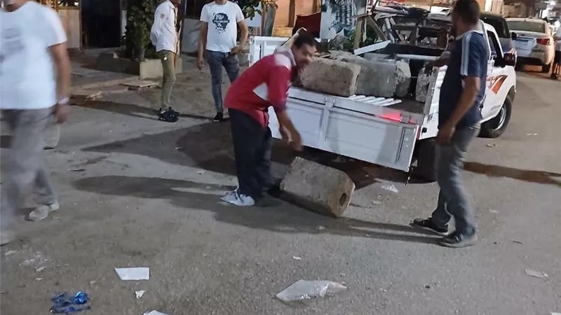 حي السويس يواصل حملات إزالة الإشغالات ورفع التعديات لإعادة الانضباط بالشوارع