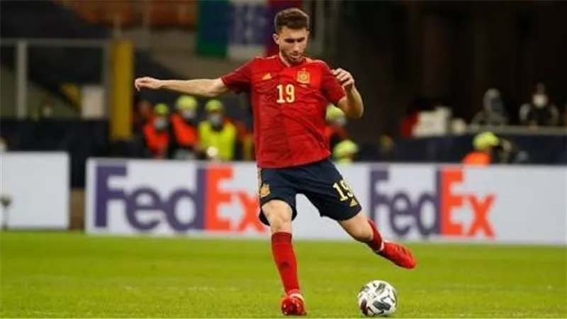 برشلونة يحسم موقفه من التعاقد مع إيمريك لابورت                  
