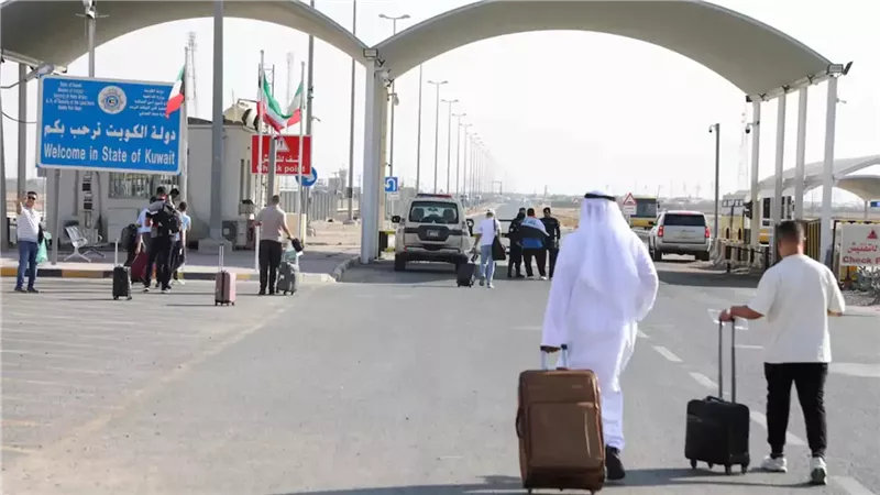 عودة الحركة إلى منفذ العبدلي.. الكويت تعيد فتح الحدود مع العراق