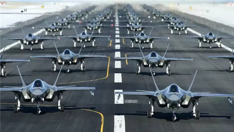  رغم توقف الضربات على إيران.. تعزيزات أمريكية غير مسبوقة في إسرائيل 
