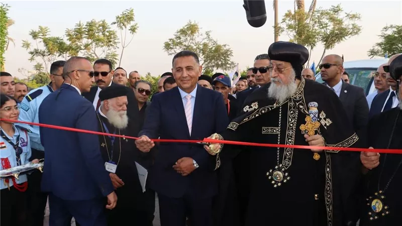 محافظ القليوبية والبابا تواضروس الثاني يفتتحان مجمع مباني خدمات بالعبور