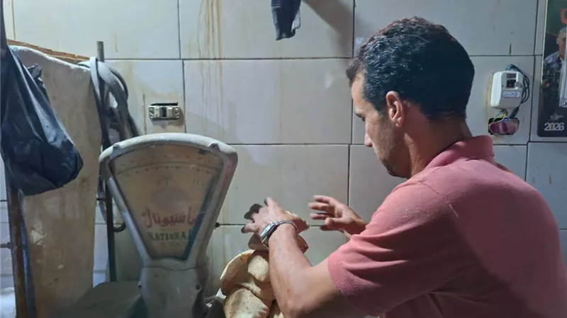 ضربات رقابية تسفر عن تحرير 52 محضرًا خلال حملات مكثفة على المخابز بأبو شاهين 