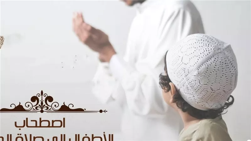 حكم اصطحاب الأطفال إلى الجمعة.. الأزهر يوضح الضوابط والآداب الشرعية