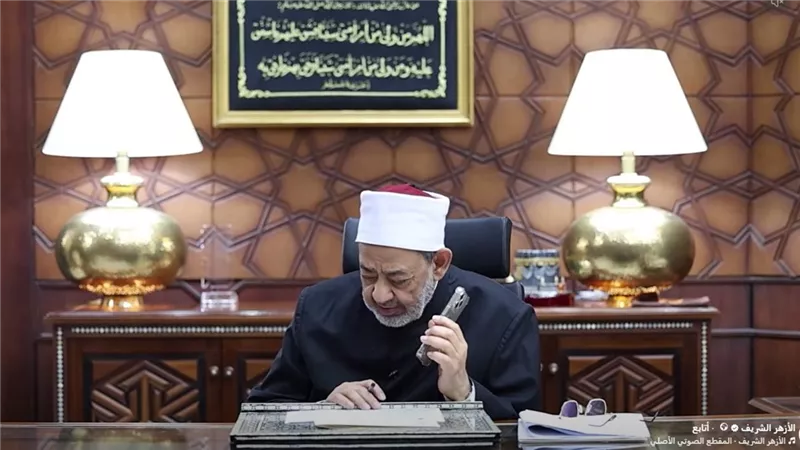 شيخ الأزهر يهنئ الطالبة رنا محمود الأولى أدبي بالثانوية الأزهرية لمعاهد فلسطين