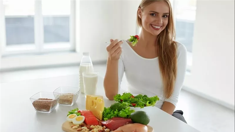 تناول الطعام بوعي.. 3 خطوان بسيطة تمنعك من  الإفراط في تناول الطعام