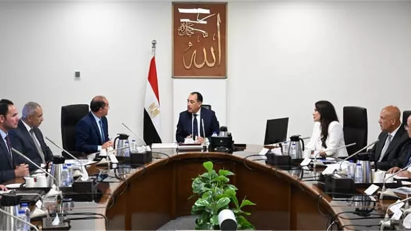 رئيس الوزراء يُتابع ملف تشغيل وصيانة محطات معالجة الصرف الصحي