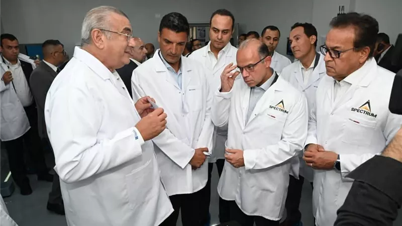 وزير الصناعة يفتتح أول مصنع عربي للاختبارات السريعة بالإسماعيلية
