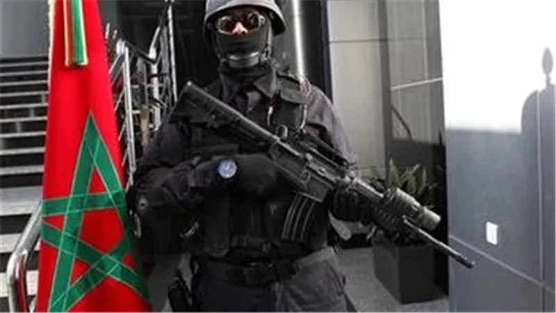 انتحل صفات أمنية للإيقاع بضحاياه.. توقيف متهم بالنصب واستدراج فتيات في المغرب