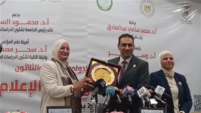 نائب رئيس جامعة القاهرة: البحث العلمي أصبح ركيزة أساسية لصناعة المعرفة