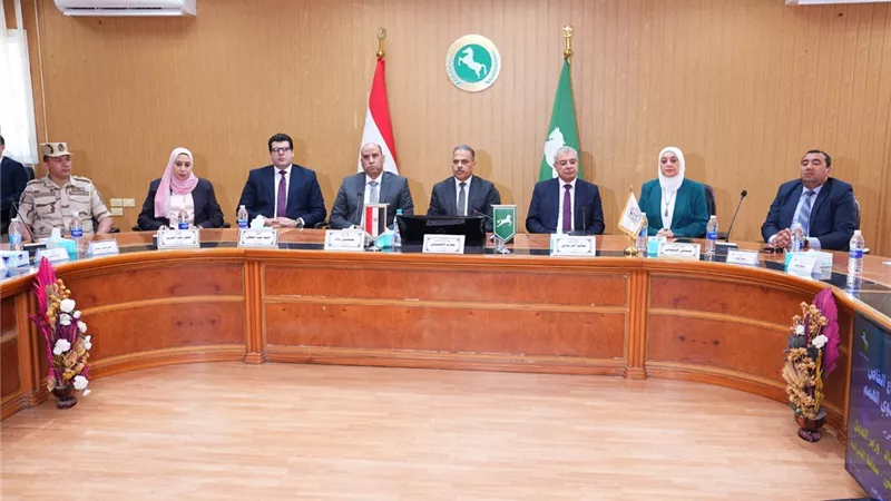 وزير العمل ومحافظ الشرقية يسلمان عقوداً لذوي الهمم بالشرقية