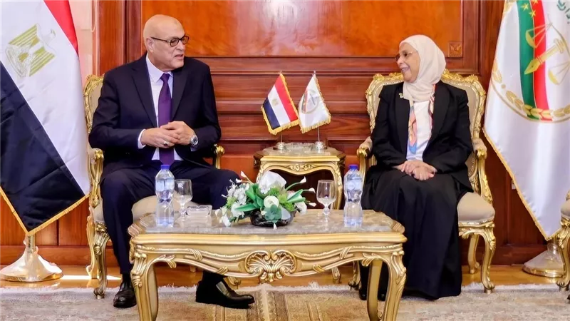 رئيسة النيابة الإدارية تستقبل رئيس هيئة قضايا الدولة