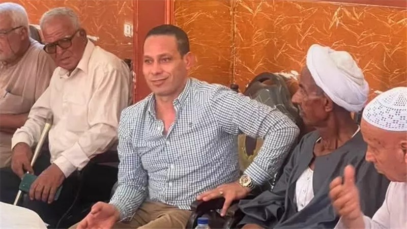 النائب سيد عبد الجليل يلتقي أهالي عزبة حمادة أبو ناصر لبحث مطالبهم ومشكلاتهم
