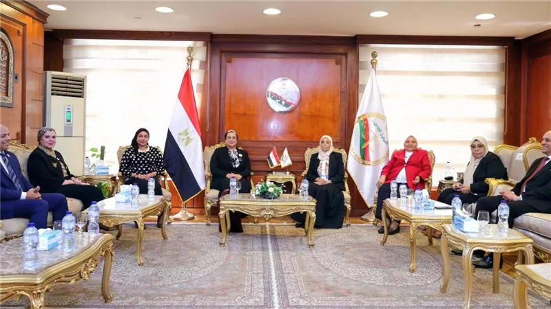رئيسة النيابة الإدارية تستقبل رئيسة القومي للمرأة لتهنئتها بتوليها منصبها