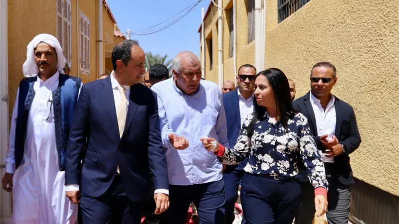 وزيرة التضامن ومحافظ مطروح ومدير الصندوق يتفقدون مزرعة الزيتون بمركز العزيمة