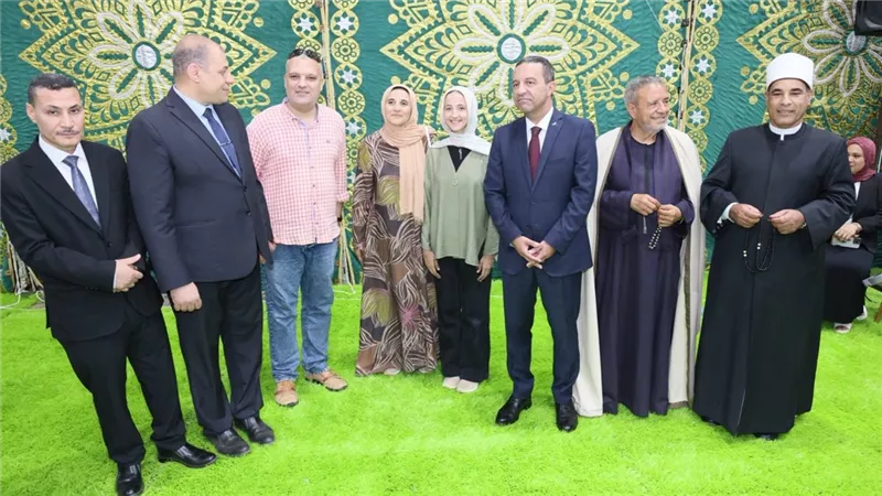 محافظ المنوفية يهدي 10 رحلات عمرة مجانية لأولياء أمور أوائل الشهادة الإعدادية 
