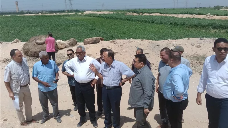 استجابة للأهالي.. محافظ سوهاج يتفقد بدائل إنشاء مقابر جديدة بطهطا ويعاين مزرعة
