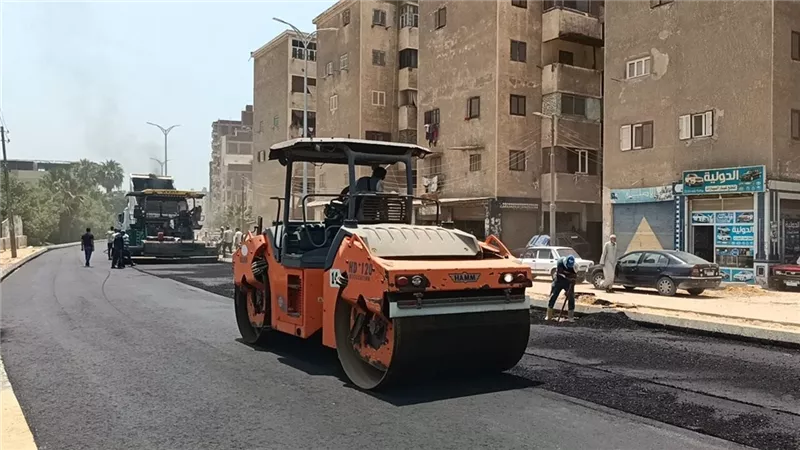 محافظ كفر الشيخ يتابع أعمال رصف طريق عمر أبو العز بدسوق |صور