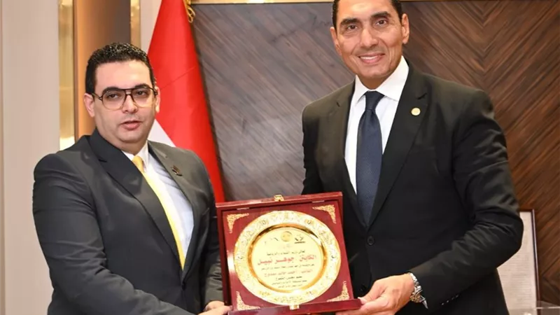 عضو بالشيوخ يناقش مع وزير الرياضة دمج الأندية وتعزيز الشراكة الخاصة