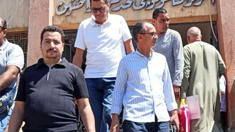 رئيس مدينة كفر الدوار يتابع انتظام العمل بالمركز التكنولوجي ويلتقي بالمواطنين