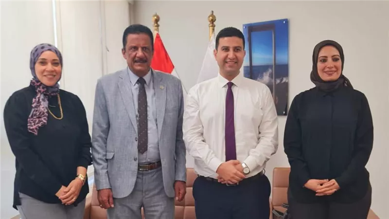 مدير فرع هيئة الرعاية الصحية بالإسماعيلية يستقبل النواب 