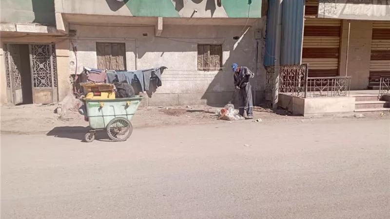 حي عتاقة يواصل حملات النظافة الصباحية ويرفع المخلفات بمدينة الملك عبدالله 