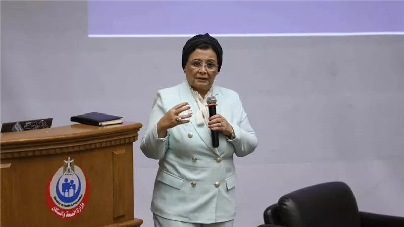 الصحة تحسم الجدل.. متى يبدأ لبن الأم في النزول بعد الولادة؟