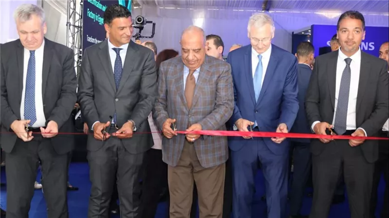 وزير الكهرباء يشهد افتتاح مصنع 