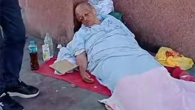 مبتورة القدم ومريضة بالسكري.. سيدة من الإسكندرية تفترش بشوارع طنطا وحيدة