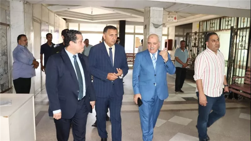 محافظ القليوبية يتفقد العمل بالفترة المسائية للعيادات الخارجية بمستشفى بنها 