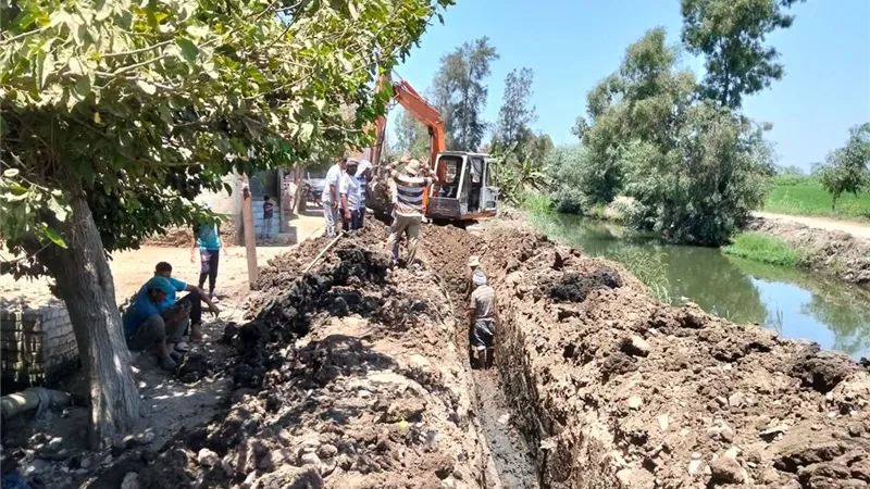 بطول 500 متر.. محافظ كفر الشيخ: تطوير خط مياه الشرب بقرية نظارة مهيب| صور