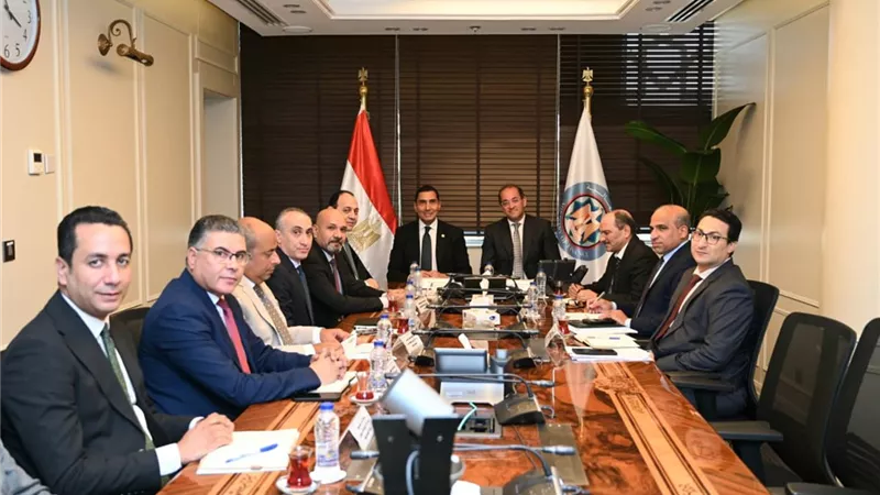 وزيرا الشباب والرياضة والمالية يبحثان دعم القطاع الرياضي