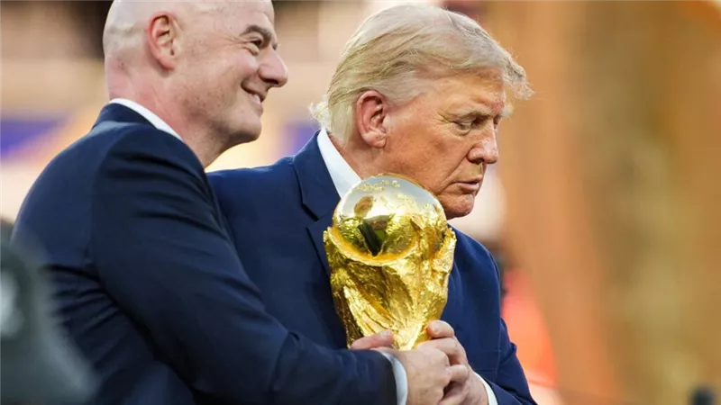 بعد كأس العالم.. إجراء قانوني يضع إنفانتينو تحت المساءلة بسبب علاقته بترامب