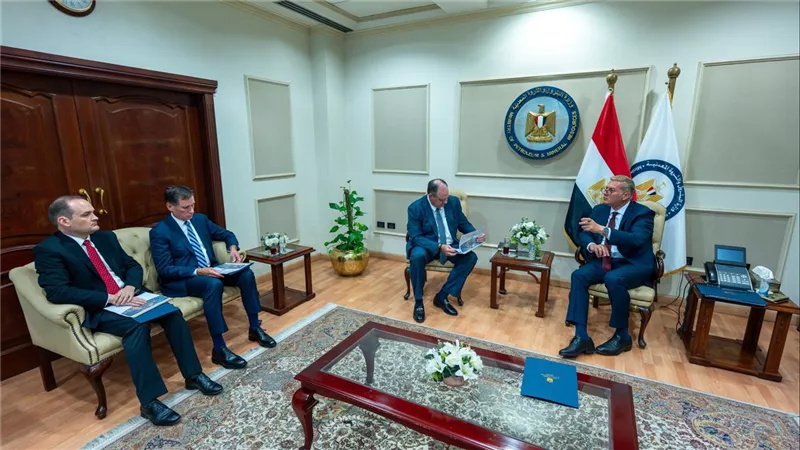 وزير البترول يبحث مع أباتشي تعزيز الاستكشاف وزيادة استثمارات الصحراء الغربية