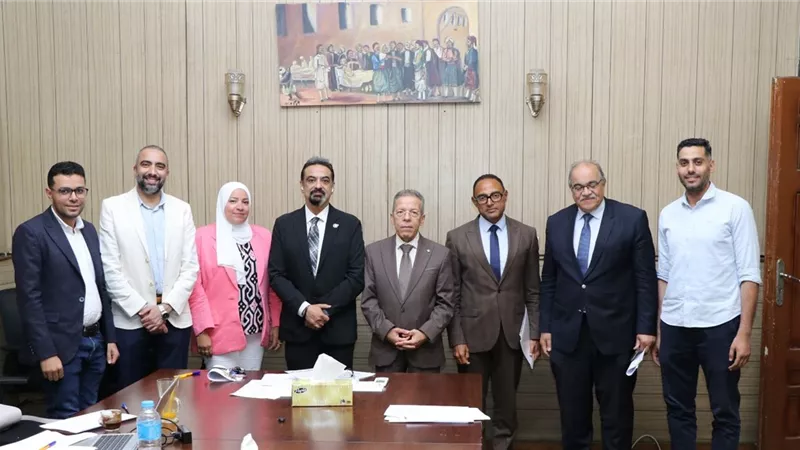“الأطباء” تناقش إعداد ملحق للائحة آداب المهنة ينظم الظهور الإعلامي 