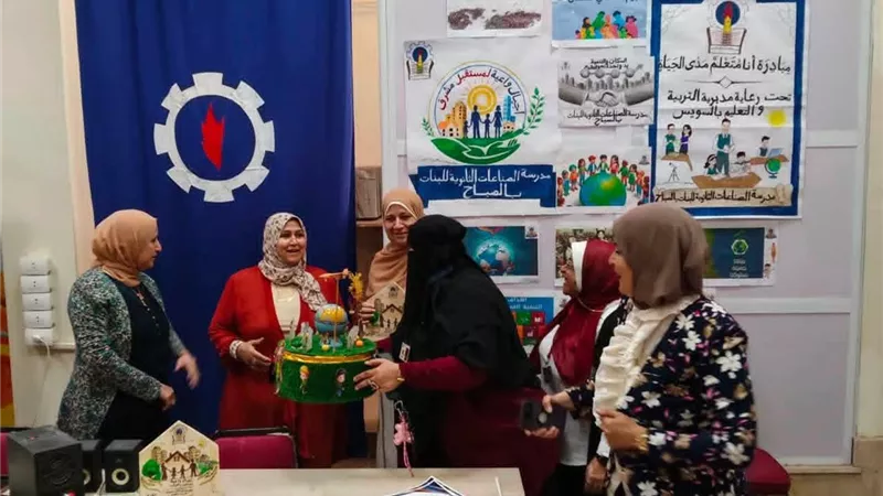 وكيل تعليم السويس تشيد بنجاح فعاليات اليوم العالمي للسكان وتكرم المشاركين