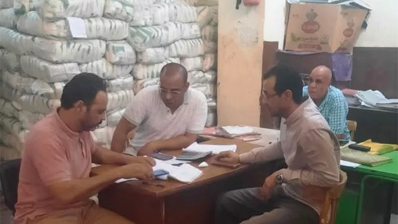 مواصلة ضبط الأسواق والمخابز بتحرير 70 محضراً تموينياً خلال حملات رقابية