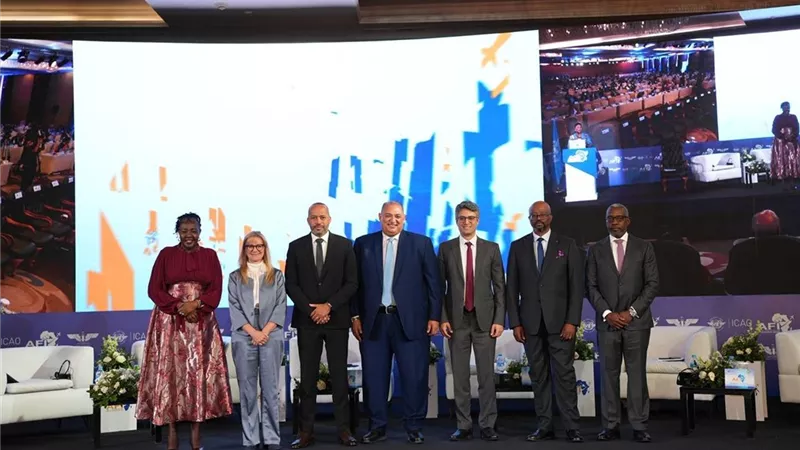 وزير الطيران يشدد على ترجمة الأولويات الأفريقية لبرامج تنموية تنفيذية