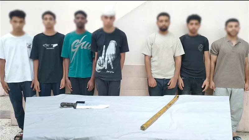 بسبب تأخر الحلاق.. مشاجرة بالأسلحة بين عمال وطلاب في حدائق الأهرام