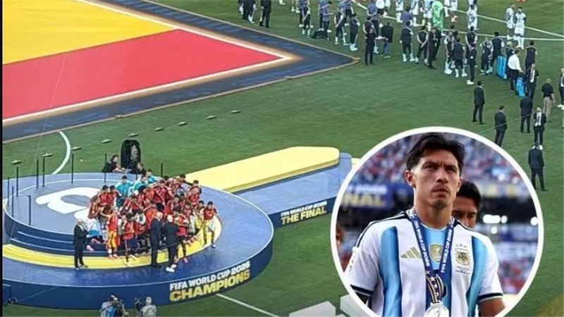 مدافع الأرجنتين يخرج عن صمته: تعرضنا لكراهية غير مبررة في كأس العالم